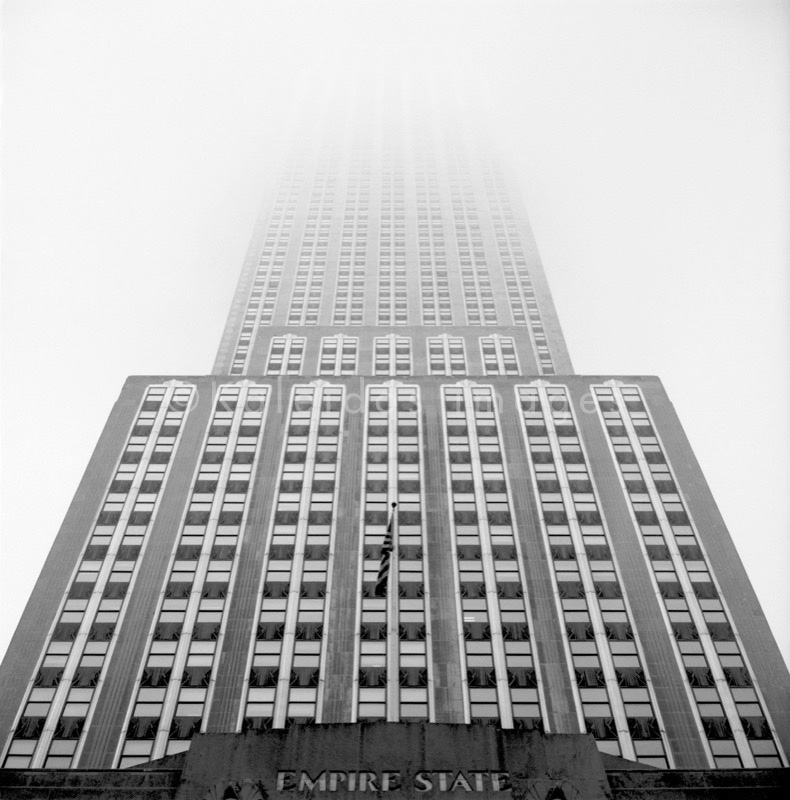 Architecture;Buildings;Cities;City;Fog;Foggy;Kaleidos;Kaleïdos;New York;Tarek Charara;Towns;United States of America;USA;Winter;NYC;Skyscrapers;William Frederick Lamb;Shreve Lamb & Harmon;La parole à l'image